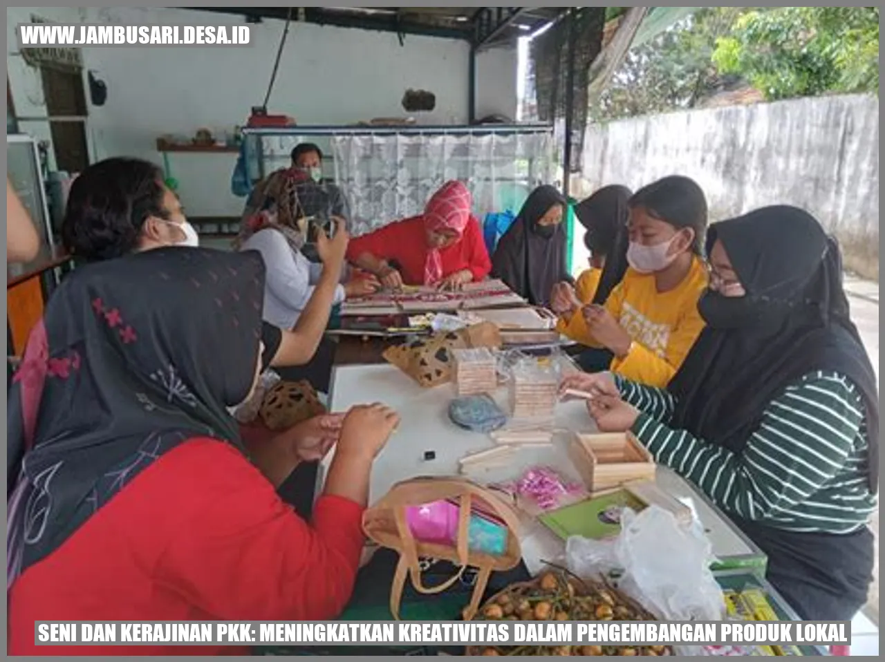 Seni dan Kerajinan PKK: Meningkatkan Kreativitas dalam Pengembangan Produk Lokal